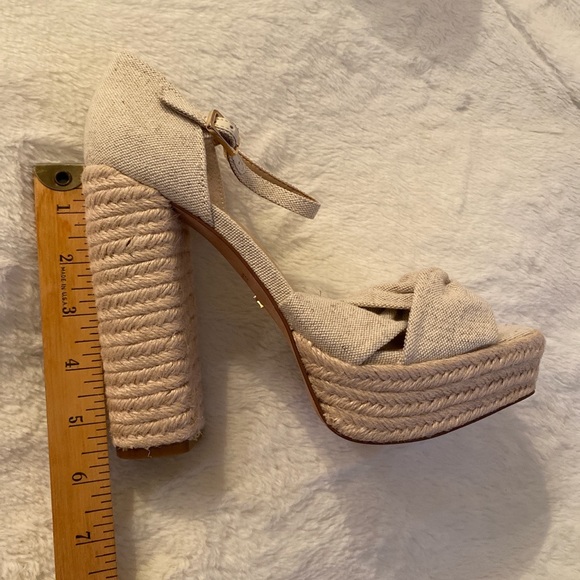 Rachel Zoe Knotted Platform Sandal in Natural
Color:Natural - Picture 4 of 6